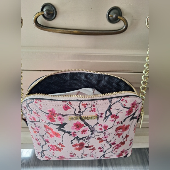 Steve Madden Pink and Red Floral Crossbody Bag - Picture 11 of 16